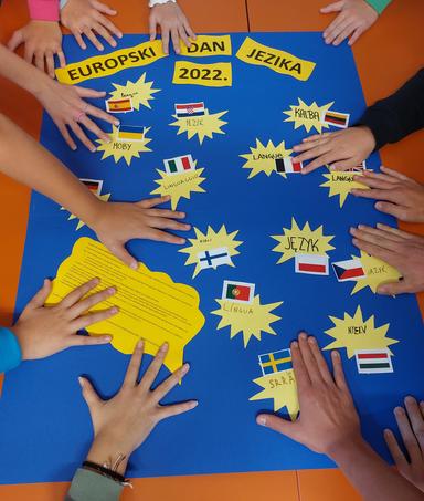 Europski dan jezika : dvosat u školskoj knjižnici