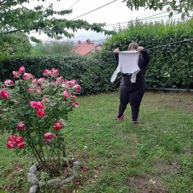 Naše dnevne obaveze u domu - materijal prilagođen učenicima s teškoćama u razvoju. Razgovorom se može proširivati i pojačavati težina sadržaja i oo ishoda.