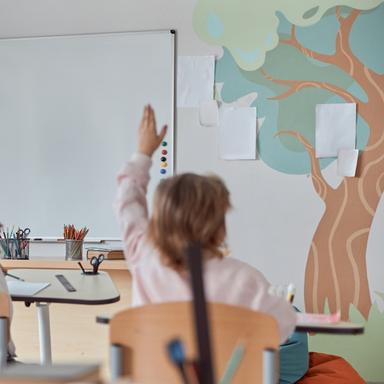 Boja: Oblikovanje na plohi – slikanje- Kompozicija i nijanse boja; Kontrast kromatsko- kromatsko, naivna umjetnost: "Proljeće- poput Ivana Rabuzina"- gvaš