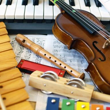 Himna - Lijepa naša, Oda radosti – himna EU, himna škole – Rođendanska pjesma, Ja znam svoj cilj - himna SIH-a