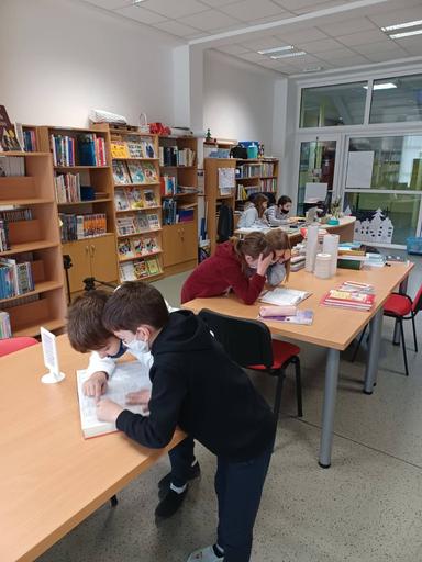 SATI  LEKTIRE SU VESELJE - U POTRAZI ZA TRAGOM I PITANJEM - KOKO U PARIZU- escape room
