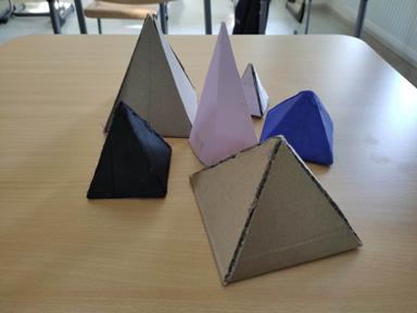 Projektni zadatak "Piramide oko nas"