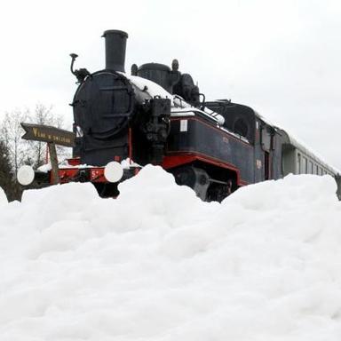Vlak u snijegu ( rad učiteljice i učenika 3. razreda )